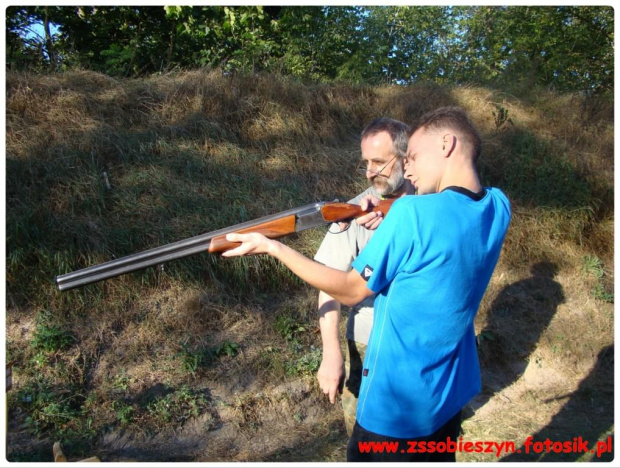 Wojciech Czupryński został zwycięzcą Finałowych Zawodów Powiatowej Ligi Strzeleckiej. Nagrody finalistom wręczał Starosta Rycki Stanisław Jagiełło w asyście dyrektora ZS w Sobieszynie: Krzysztofa Ślósarza i organizatora zawodów Romualda Witamborskiego