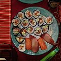 sushi - nierówne bo pierwsze w moim życiu własnoręcznie zrobione, kolejne już było ok #sushi