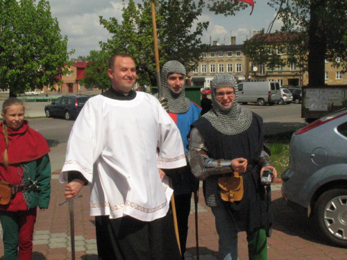 po zakończeniu mszy przed kościołem św. Józefa w Ozorkowie 3 maj 2008r