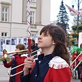 Dzień Ziemi - przemarsz i musztra 22 kwietnia 2010. Orkiestrę prowadziła tamburmajorka Paulina Kacprowicz