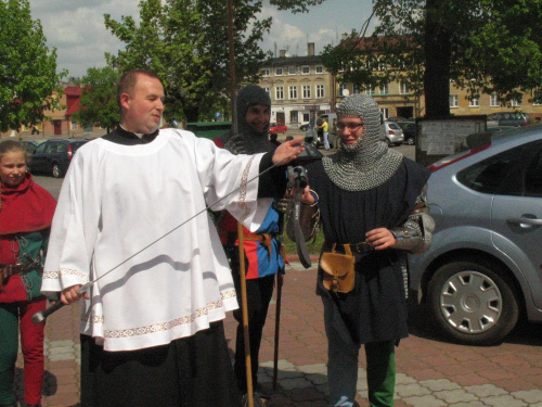 po zakończeniu mszy przed kościołem św. Józefa w Ozorkowie 3 maj 2008r