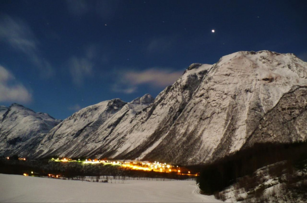 Nocne zabawy w rejonie Trollvegen