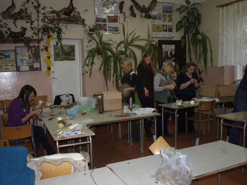 Odświętną dekorację szkoły przygotowali słuchacze Studium Florystycznego - zdjęcia udostępniła Jolanta Chabros #Sobieszyn #Brzozowa