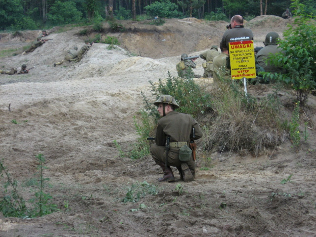 Oczekujący na sygnał #Militariada2011 #NowaDęba #RekonstrukcjaHistoryczna