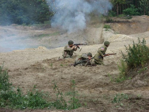 Atak na pozycje niemieckie #Militariada2011 #NowaDęba #RekonstrukcjaHistoryczna