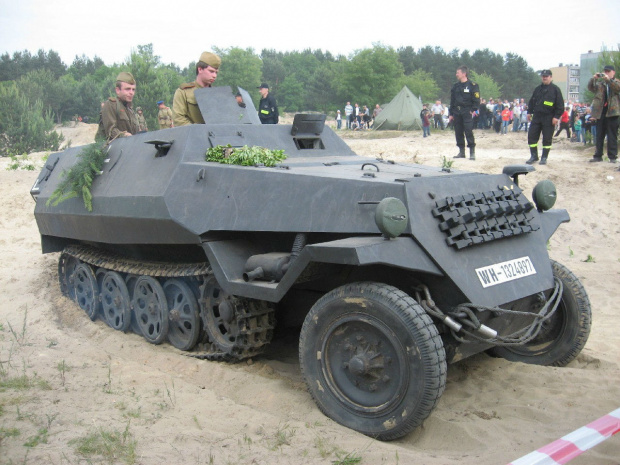 Wyjazd z miejsca pokazu #Militariada2012 #NowaDęba #RekonstrukcjaHistoryczna