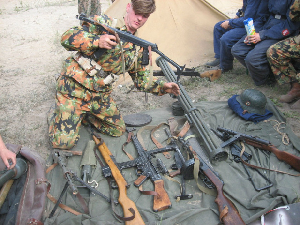 Broń rekonstruktorów z grupy niemieckiej #Militariada2012 #NowaDęba #RekonstrukcjaHistoryczna