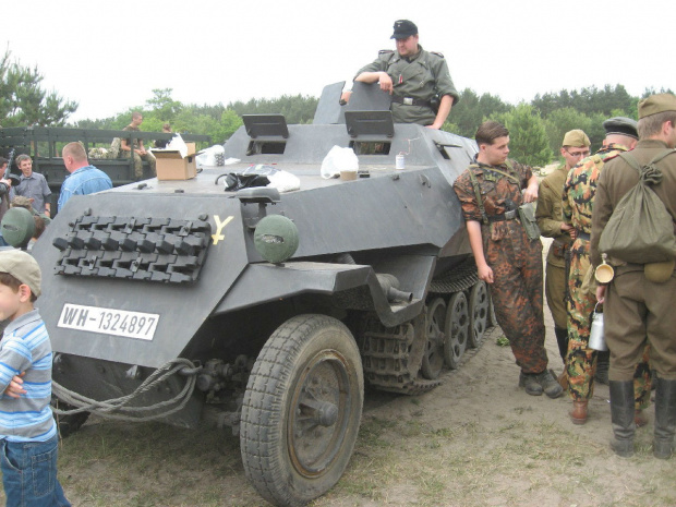 Rekonstruktorzy i sprzęt II-wojenny #Militariada2012 #NowaDęba #RekonstrukcjaHistoryczna