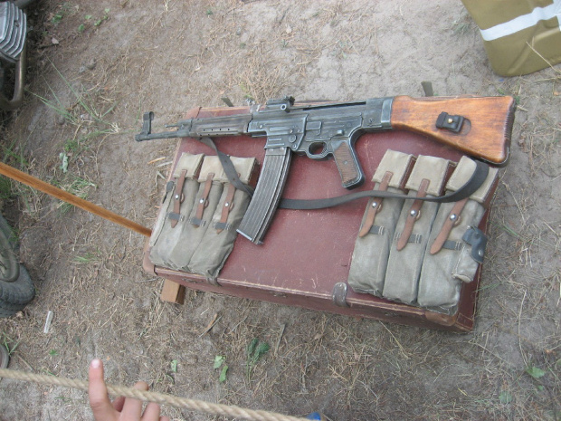 Niemiecki Sturmgewehr 44 #Militariada2012 #NowaDęba #RekonstrukcjaHistoryczna