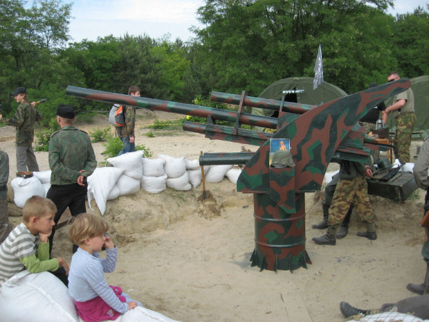 Rekonstrukcja niemieckiej armaty #Militariada2012 #NowaDęba #RekonstrukcjaHistoryczna