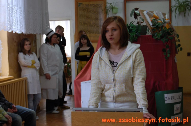 28 kwietnia 2010 młodzież pod kierunkiem Jadwigi Nowaczek zaprezentowała od dawna przygotowywany apel o tematyce antynikotynowej- fot. Iwona Cuch #Sobieszyn #Brzozowa
