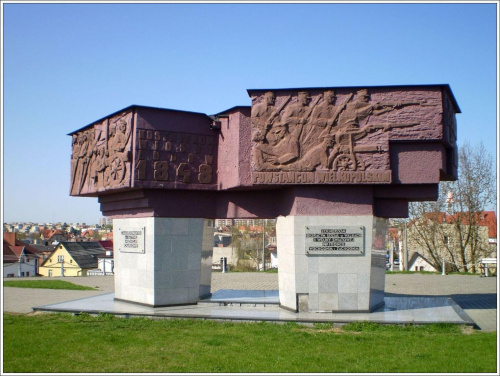 Gostyń - Pomnik Bohaterów Ziemi Gostyńskiej usytuowany na tzw. Górze Zamkowej.