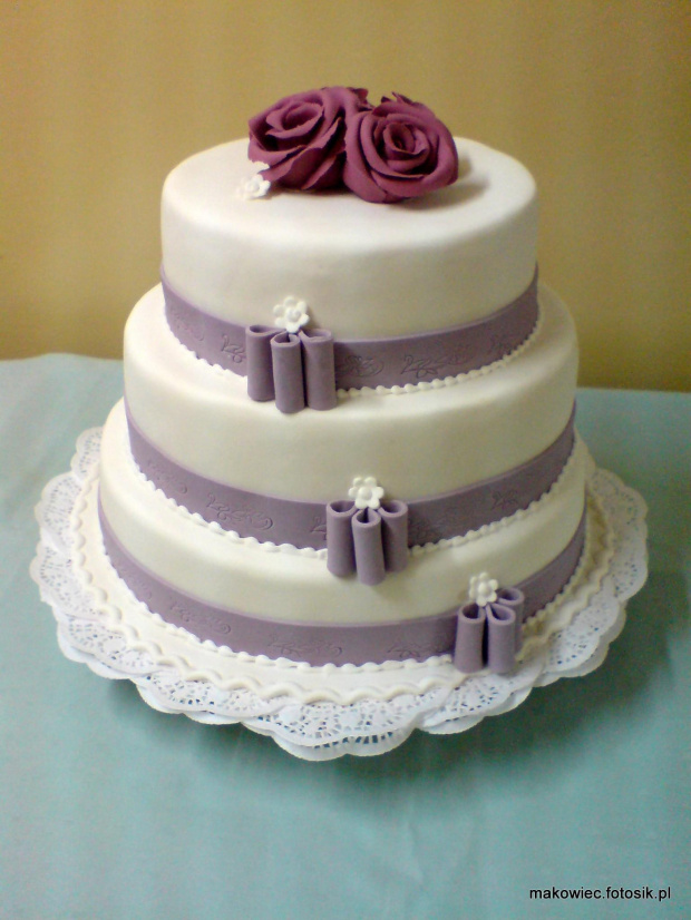 Tort weselny z kokardami w kolorze lila -róż ,fiolet #tort #wesele #impreza