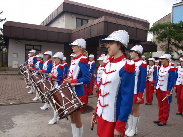 3 maja 2010 - występ w Warszawie. Orkiestra gra po raz pierwszy w nowych strojach.