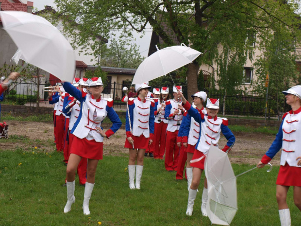 3 maja 2010 - występ w Warszawie. Orkiestra gra po raz pierwszy w nowych strojach.