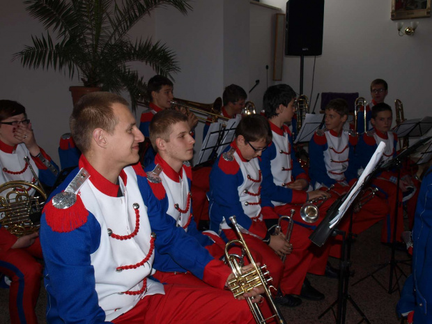 3 maja 2010 - występ w Warszawie. Orkiestra gra po raz pierwszy w nowych strojach.