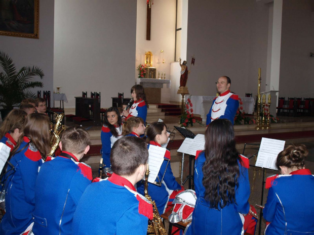 3 maja 2010 - występ w Warszawie. Orkiestra gra po raz pierwszy w nowych strojach.