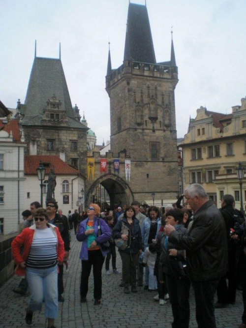 Praga - na moście Karola - widok na wieżę mostową #praga #wycieczka #zwiedzanie #czechy