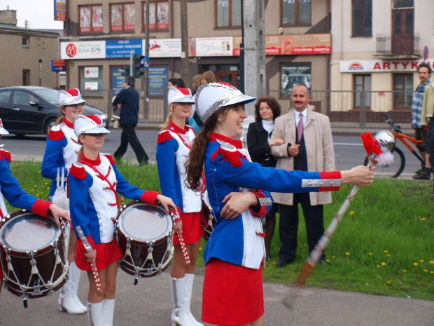 3 maja 2010 - występ w Warszawie. Orkiestra gra po raz pierwszy w nowych strojach.