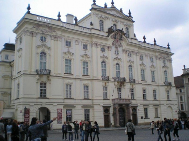 Praga - Plac Hradczański - Pałac Arcybiskupi #praga #wycieczka #zwiedzanie #czechy