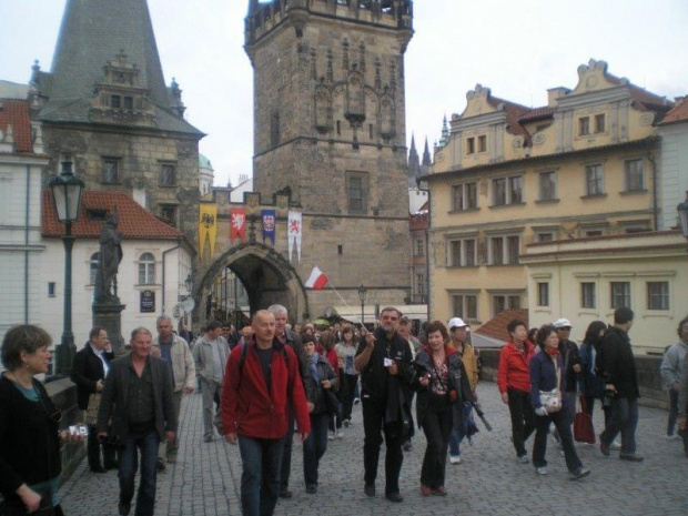 Praga - na moście Karola - widok na wieżę mostową #praga #wycieczka #zwiedzanie #czechy