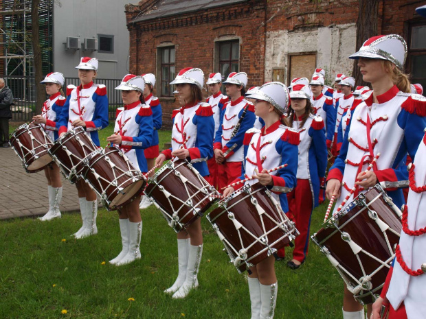 3 maja 2010 - występ w Warszawie. Orkiestra gra po raz pierwszy w nowych strojach.