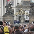 Praga - zmiany warty przed Zamkiem Królewskim #praga #wycieczka #zwiedzanie #czechy