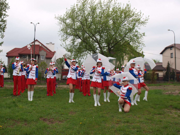 3 maja 2010 - występ w Warszawie. Orkiestra gra po raz pierwszy w nowych strojach.