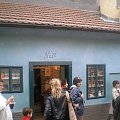 Złota Uliczka w Pradze - domek nr 22 w którym w 1917 pisał swoje dzieła Franz Kafka #praga #wycieczka #zwiedzanie #czechy