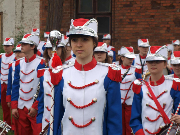 3 maja 2010 - występ w Warszawie. Orkiestra gra po raz pierwszy w nowych strojach.