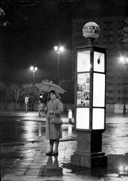 Warszawa o północy.
Skan ze zdjęcia 24x30 wykonanego w IX.1963 r.