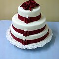 Tort weselny biało- bordowy z kokardami #wesele #ślub #tort #impreza
