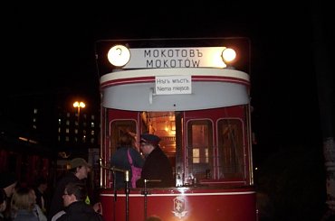 Wystawa zabytkowych tramwajów na pl. Narutowicza. #Ogórek #Ogórki #SAN #JelczMex272 #Jelcz043 #Ikarus260 #Solaris #Skoda #KarosaJelczPR110U #NocMuzeów