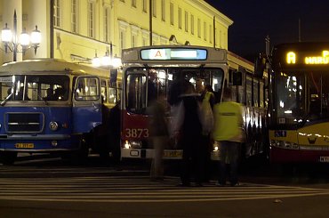 Przede wszystkim pojazdy zabytkowe obsługujące linię A #Ogórek #Ogórki #SAN #JelczMex272 #Jelcz043 #Ikarus260 #Solaris #Skoda #KarosaJelczPR110U #NocMuzeów