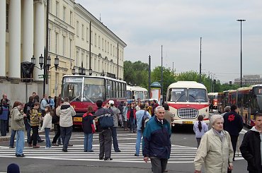 Przede wszystkim pojazdy zabytkowe obsługujące linię A #Ogórek #Ogórki #SAN #JelczMex272 #Jelcz043 #Ikarus260 #Solaris #Skoda #KarosaJelczPR110U #NocMuzeów