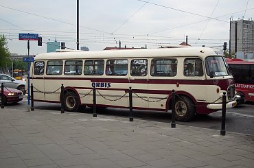 Przede wszystkim pojazdy zabytkowe obsługujące linię A #Ogórek #Ogórki #SAN #JelczMex272 #Jelcz043 #Ikarus260 #Solaris #Skoda #KarosaJelczPR110U #NocMuzeów