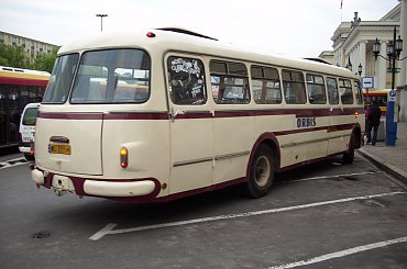 Przede wszystkim pojazdy zabytkowe obsługujące linię A #Ogórek #Ogórki #SAN #JelczMex272 #Jelcz043 #Ikarus260 #Solaris #Skoda #KarosaJelczPR110U #NocMuzeów