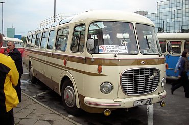 Przede wszystkim pojazdy zabytkowe obsługujące linię A #Ogórek #Ogórki #SAN #JelczMex272 #Jelcz043 #Ikarus260 #Solaris #Skoda #KarosaJelczPR110U #NocMuzeów