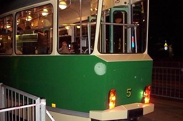 Wystawa zabytkowych tramwajów na pl. Narutowicza. #Ogórek #Ogórki #SAN #JelczMex272 #Jelcz043 #Ikarus260 #Solaris #Skoda #KarosaJelczPR110U #NocMuzeów