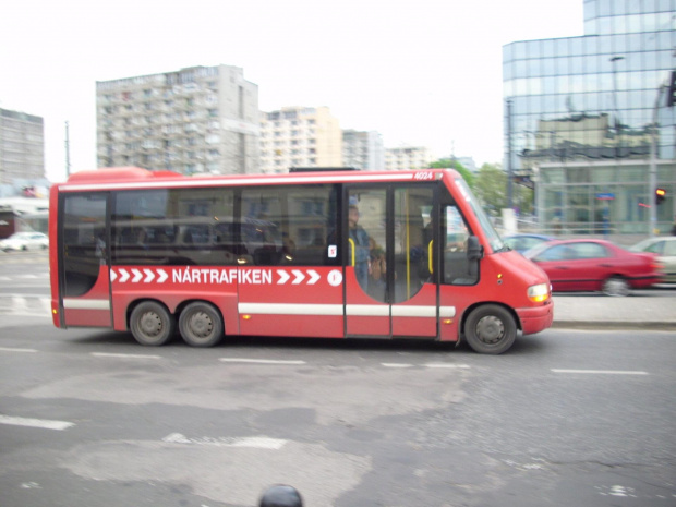 Taka nieduża ciekawostka - autobus prywatnej linii podmiejskiej (jest jeszcze jedno podobne zdjęcie w tej serii) #Ogórek #Ogórki #SAN #JelczMex272 #Jelcz043 #Ikarus260 #Solaris #Skoda #Karosa #JelczPR110U #NocMuzeów