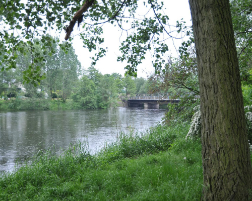 Powódź w Luboniu koło Poznania. Zalane łąki przez wezbrane wody Warty koło mostu do Zakładów Chemicznych. Wysokość wody ok. 3 m.