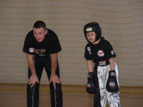 www.fightzone.pl #FightZone #elstark #kickboxing #AllStyleKarate #dzieci #SztukiWalki #wejherowo #luzino