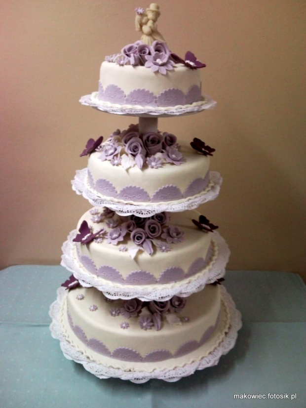 Tort 12kg Biało- Fioletowy z motylkami #wesele #tort #kościół #kolor #PaniMłoda #ślub