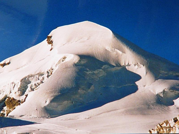12.08.2001 ok. 10-tej godziny.
Allalinhorn (4027 m). #Alpy #Allalinhorn #Szwajcaria