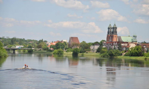 Fala powodziowa w Poznaniu widziana z okolic mostu Św. Rocha, w głębi Ostrów Tumski z Katedrą Poznańską, najstarszą dzielnicą Poznania