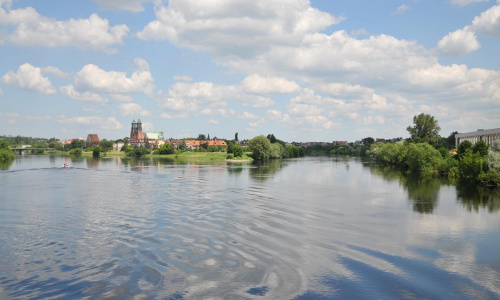 Fala powodziowa w Poznaniu widziana z okolic mostu Św. Rocha, w głębi Ostrów Tumski z Katedrą Poznańską, najstarszą dzielnicą Poznania