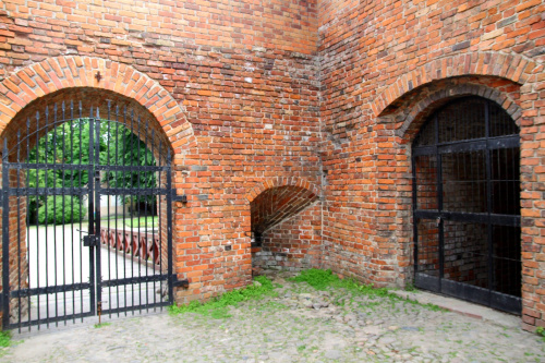 Moje miasto -
Zamek - brama wjazdowa na zamek od strony dziedzińca.