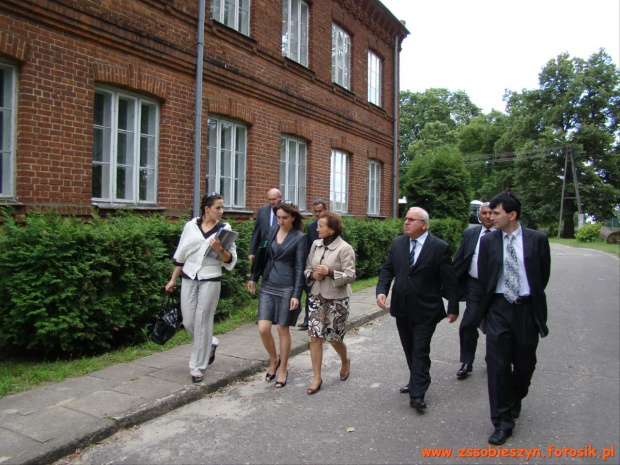 22 czerwca 2010 odwiedziła szkołę w Sobieszynie-Brzozowej oficjalna delegacja Rządu Tunezyjskiego #Sobieszyn #Brzozowa