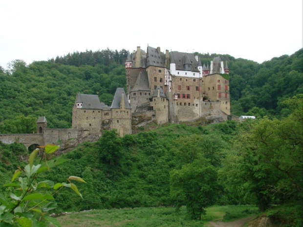 Burg Eltz #Burg #Eltz #Zamek #Niemcy #rzeka #las