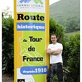 Poczatek gorskiego odcinka Tour de France na przelecz Col d'Aspin.